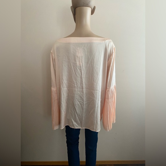 The Limited - Picture 3 of 3